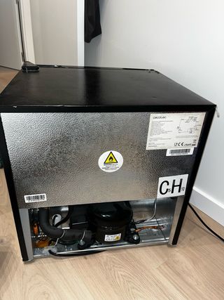Nevera Cecotec Mini Bar 46L