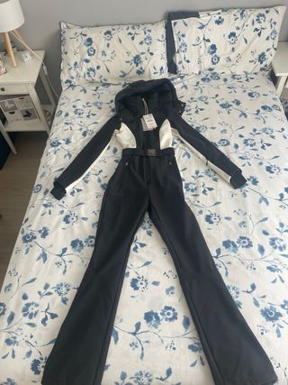 Mono de esquí Zara
talla: XS