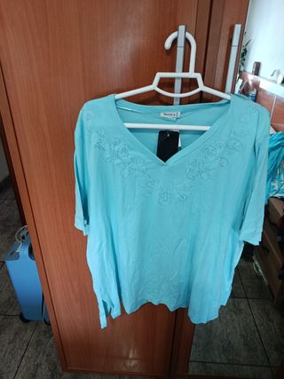 Blusa verde con estampado floral