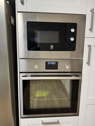 Horno de acero inoxidable y microondas Balay