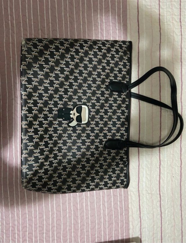 Bolso de hombro negro y verde