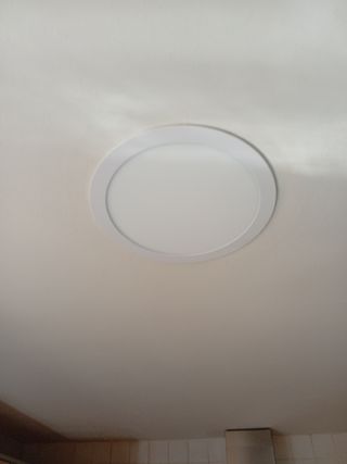 Electricista profesional limpio y ordenado