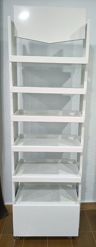 ESTANTERÍA METÁLICA