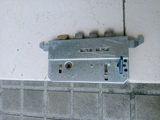 Cerradura de seguridad metálica