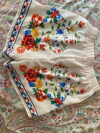 Conjunto blusa y pantalón corto estampado floral