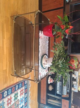 Mesa auxiliar cristal y metal dorado