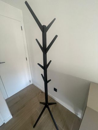 Perchero negro 1,78m