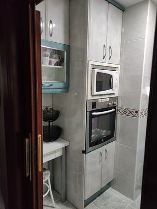 Muebles de cocina con horno y microondas