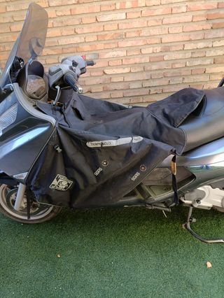 Funda Tucano Urbano Termoscud para Piaggio X8