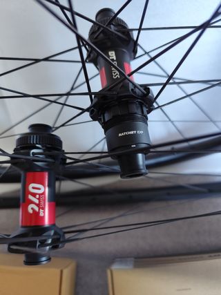 Ruedas de carretera de fibra de carbono .