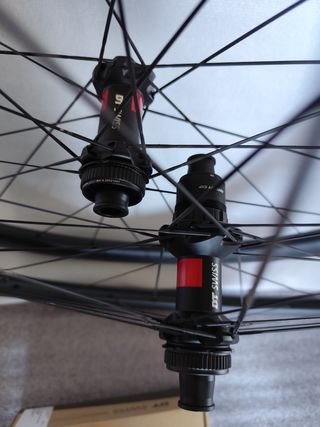 Ruedas de carretera de fibra de carbono .