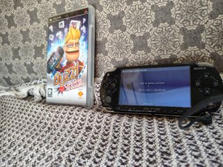 PSP Sony Negra + Juego Buzz Concurso de Bolsillo