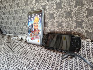 PSP Sony Negra + Juego Buzz Concurso de Bolsillo
