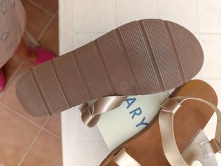 Sandalias planas cobre