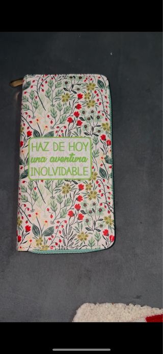 Cartera con frase Haz de hoy una aventura inolvida