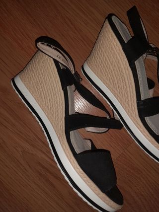 Cuñas Talla 41 Negras y Beige sandalias tacón 