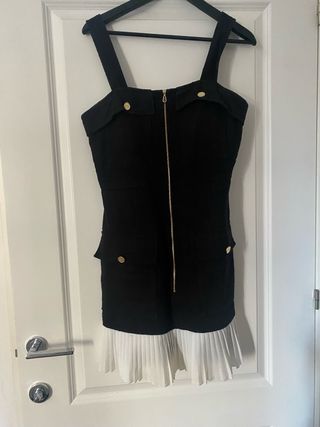 Vestido Sandro Negro con Volantes Blancos