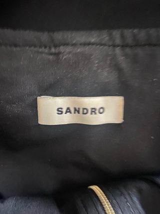 Vestido Sandro Negro con Volantes Blancos