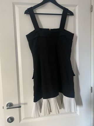 Vestido Sandro Negro con Volantes Blancos