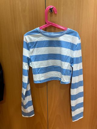 Camiseta color blanca y azul 