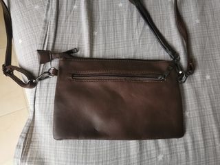 Pochette marrone con tracolla