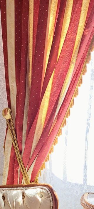 Cortinas brocado clásicas rojas y doradas