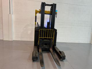 Carretilla Hyster 2500kg retráctil