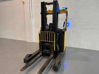 Carretilla Hyster 2500kg retráctil