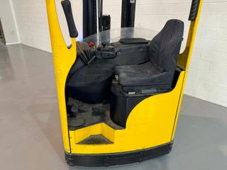 Carretilla Hyster 2500kg retráctil