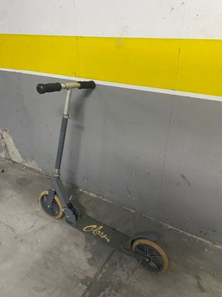 Patinete infantil con ruedas grandes