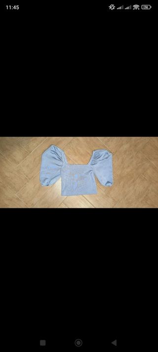 Crop top azul manga abullonada