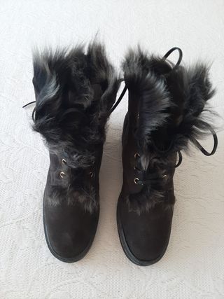 Botines negros con pelo