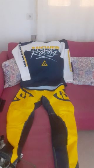 Traje Answer Racing