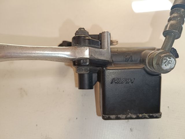 Maneta y bomba freno Suzuki Burgman 400 Izq