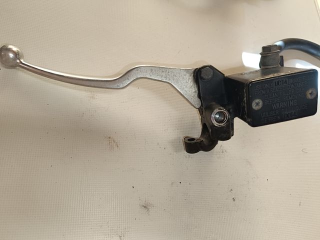 Maneta y bomba freno Suzuki Burgman 400 Izq