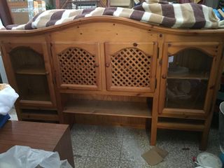 Cómoda antigua de madera y mármol