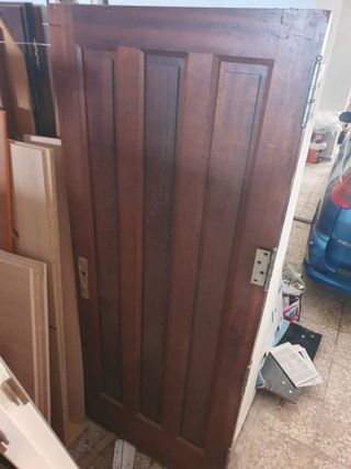 Cómoda antigua de madera y mármol