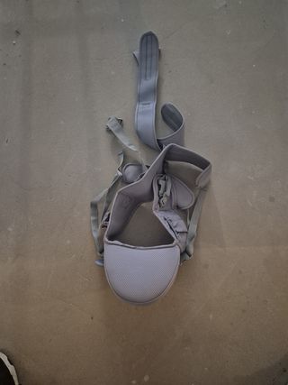 Mochila portabebés ergonómica gris