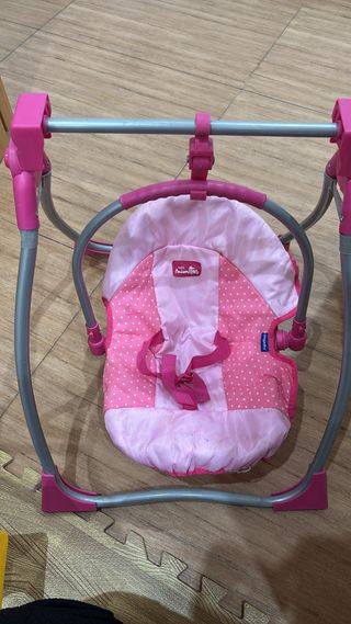 Cuna y trona para muñecas con estampado floral
