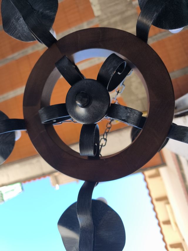 2 lampade da soffitto Ruota in metallo e legno.