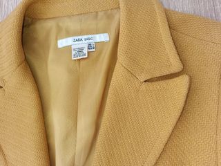 Chaqueta Zara americana color  mostaza