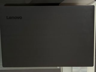 Portátil Lenovo V330 Negro con cargador y ratón 