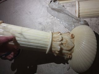 Chimenea de mármol con escudo