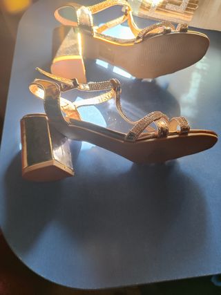 Sandalias de fiesta doradas talla 36