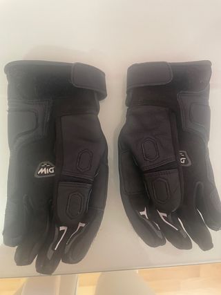 Guantes de moto Dainese negros y rojos