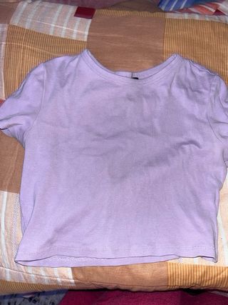 Camiseta morada corta