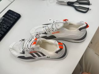 5 Pares Zapatillas Adidas Blancas y Grises