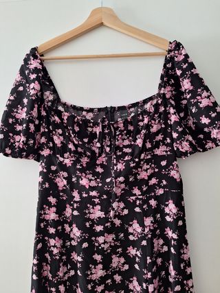 Vestido floral negro y rosa