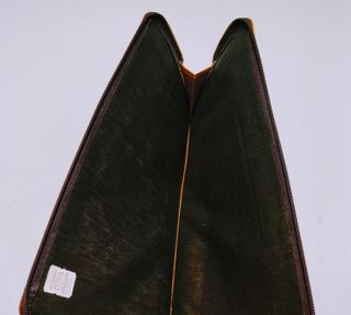 Bolso de cuero mexicano tallado a mano