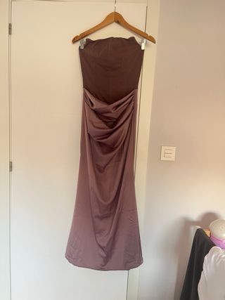 Vestido largo marrón satinado
